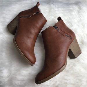 UNIVERSAL THREAD Brown Boots